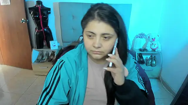 TifanyAmazinng online show from 12/15/25, 12:42