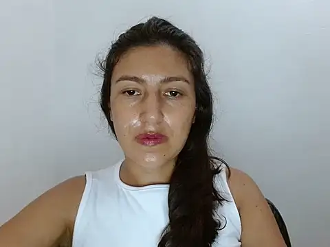 SarahFriendly online show from 05/25/26, 06:25