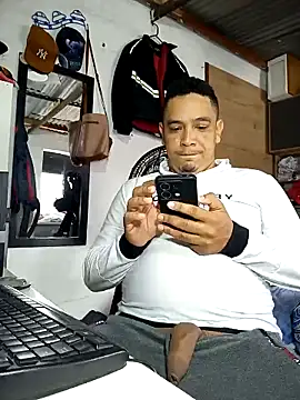 Cristianherrera online show from 10/12/25, 06:18