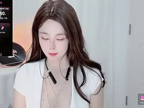 yiyi-zh online show from 07/18/26, 03:11