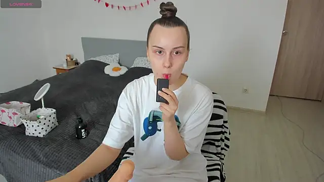 Kelly Cartier online show from 02/13/26, 06:42