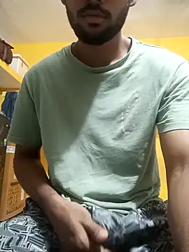 Snapshot of mayur_raaje chatting on 06/08/26, 05:41 mayur raaje online show from 06/08/26, 05:41