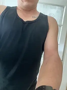 Snapshot of MagyarHunor chatting on 12/03/25, 08:23 MagyarHunor online show from 12/03/25, 08:23