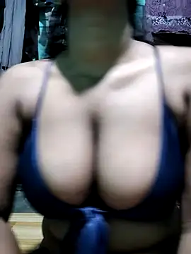 Snapshot of BerryOnFire chatting on 11/06/25, 08:15 BerryOnFire online show from 11/06/25, 08:15