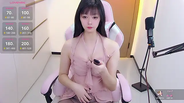 Snapshot of Fioriy66 chatting on 02/22/26, 01:53 Fioriy66 online show from 02/22/26, 01:53