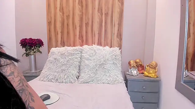 sofiagomez   online show from 11/08/25, 07:23