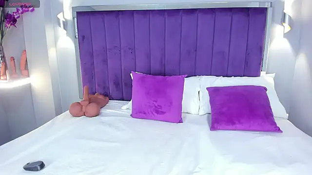 ElaraDusk online show from 10/24/25, 04:31