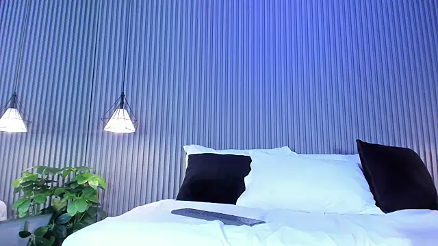 ElaraDusk online show from 11/30/25, 04:49