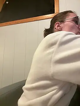 HoneySquirrel online show from 02/20/26, 08:42