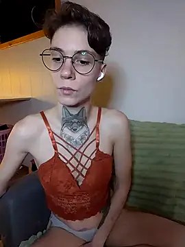 HoneySquirrel online show from 04/03/26, 06:28