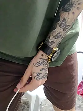 Snapshot of giannis090 chatting on 09/09/25, 09:25 giannis090 online show from 09/09/25, 09:25