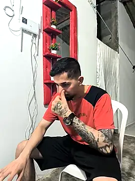 Snapshot of giannis090 chatting on 10/08/25, 08:39 giannis090 online show from 10/08/25, 08:39