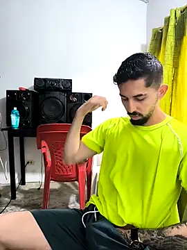 Snapshot of giannis090 chatting on 10/24/25, 08:16 giannis090 online show from 10/24/25, 08:16