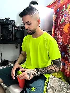 Snapshot of giannis090 chatting on 11/01/25, 10:23 giannis090 online show from 11/01/25, 10:23