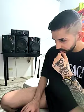 Snapshot of giannis090 chatting on 11/22/25, 09:47 giannis090 online show from 11/22/25, 09:47