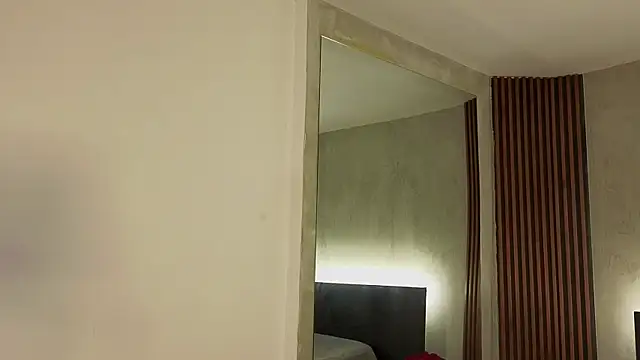 emmi collinss online show from 04/15/26, 08:09