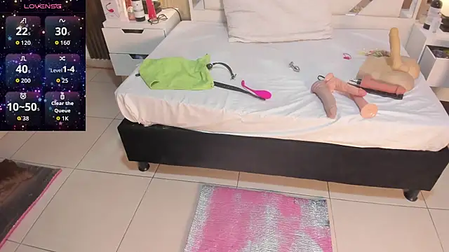 VanessaHard as online show from 11/22/25, 08:19