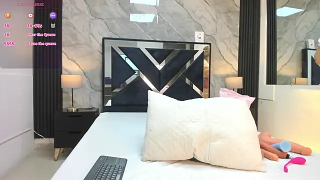 VanessaHard as online show from 04/18/26, 08:09