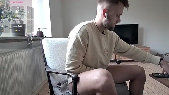 Snapshot of bubblebuttnes chatting on 10/27/25, 07:01 bubblebuttnes online show from 10/27/25, 07:01