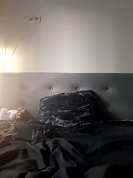 DragonFoxie online show from 09/12/25, 03:23