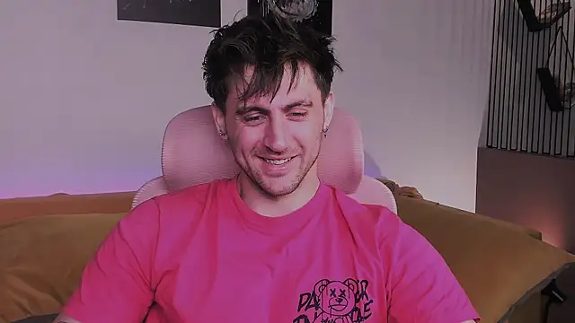 Snapshot of Oscar_Miller_ chatting on 09/11/25, 09:04 Oscar Miller online show from 09/11/25, 09:04