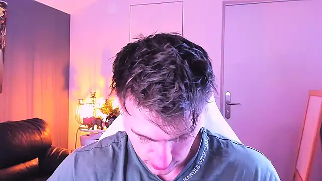 Snapshot of Oscar_Miller_ chatting on 10/03/25, 09:12 Oscar Miller online show from 10/03/25, 09:12