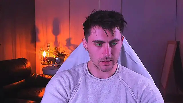 Snapshot of Oscar_Miller_ chatting on 10/13/25, 09:15 Oscar Miller online show from 10/13/25, 09:15