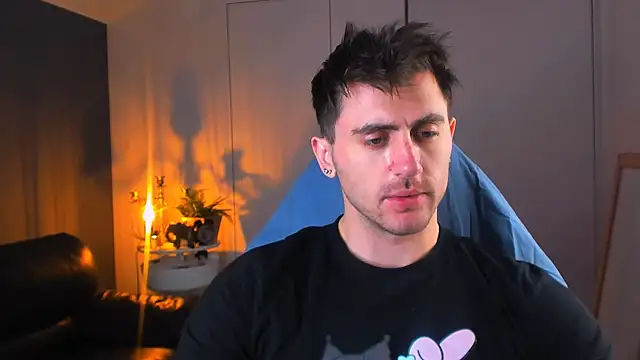 Snapshot of Oscar_Miller_ chatting on 10/20/25, 08:53 Oscar Miller online show from 10/20/25, 08:53