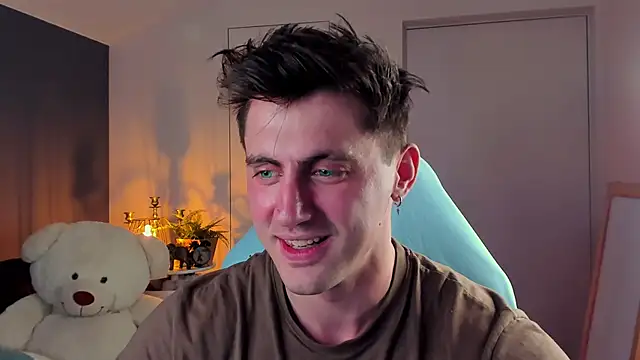 Snapshot of Oscar_Miller_ chatting on 10/23/25, 09:02 Oscar Miller online show from 10/23/25, 09:02