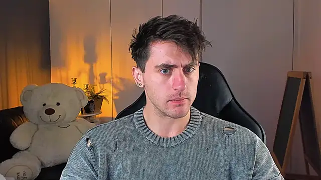 Snapshot of Oscar_Miller_ chatting on 11/01/25, 09:06 Oscar Miller online show from 11/01/25, 09:06