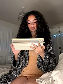 yasmingarcia online show from 10/27/25, 11:03