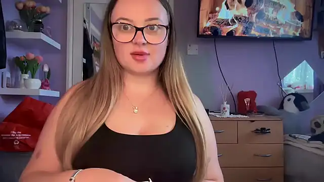 Snapshot of SexySashaxox chatting on 06/11/26, 02:15 SexySashaxox online show from 06/11/26, 02:15