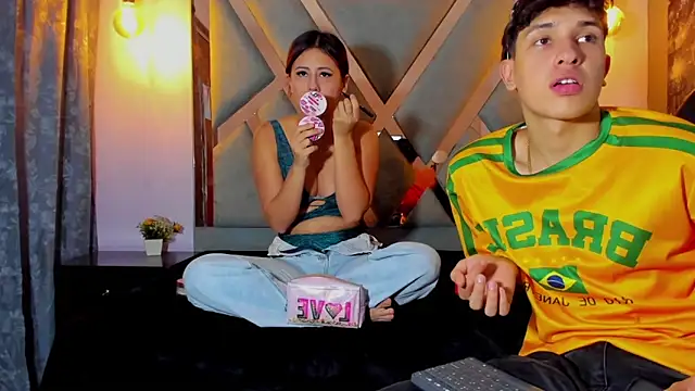 ChanellandMax online show from 12/17/25, 07:42