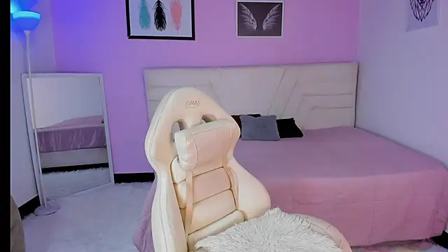 fressittalove01 online show from 11/13/25, 03:55