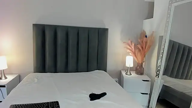 KendraChavez  online show from 11/13/25, 09:25