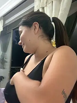 Snapshot of Laia_Gomez chatting on 11/17/25, 10:59 Laia Gomez online show from 11/17/25, 10:59