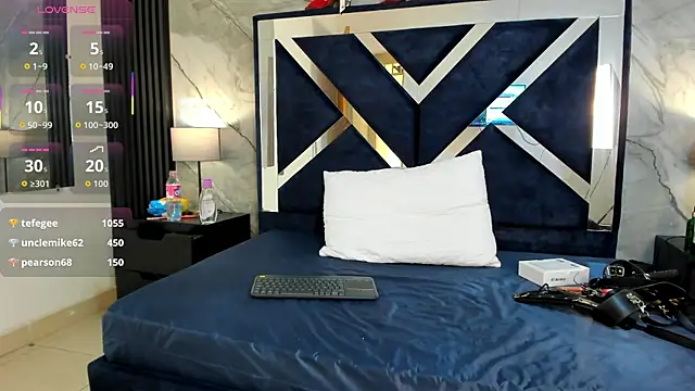 VioletRose as online show from 10/24/25, 07:38