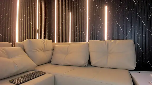 VioletRose as online show from 04/04/26, 11:46