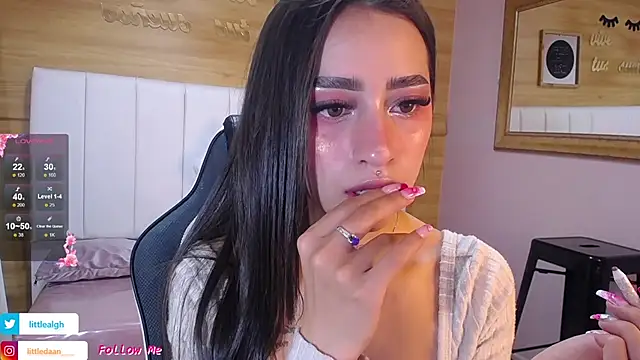 Abril Velvet a  online show from 10/08/25, 12:58