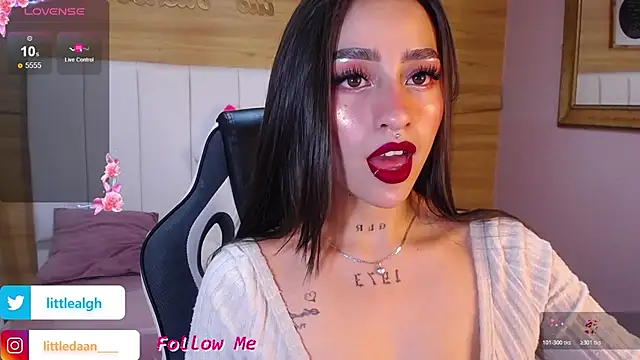 Abril Velvet a  online show from 10/22/25, 07:46