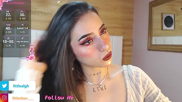 Abril Velvet a  online show from 11/07/25, 01:33