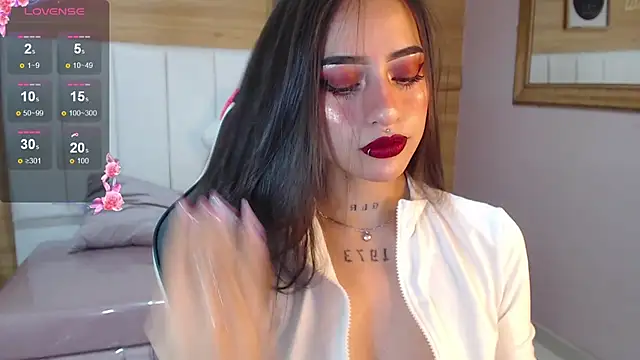 Abril Velvet a  online show from 11/08/25, 02:50