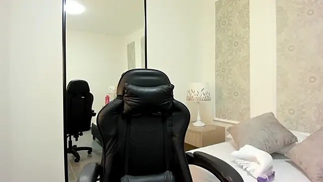 Snapshot of altair_mori chatting on 10/11/25, 12:47 altair mori online show from 10/11/25, 12:47