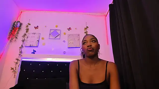 Snapshot of AkariRosetti chatting on 10/02/25, 01:07 AkariRosetti online show from 10/02/25, 01:07