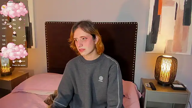 Snapshot of seraphine_star chatting on 02/15/26, 09:44 seraphine star online show from 02/15/26, 09:44