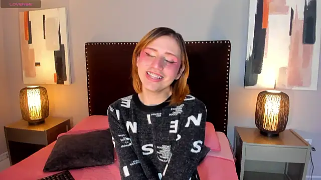 Snapshot of seraphine_star chatting on 02/18/26, 03:02 seraphine star online show from 02/18/26, 03:02