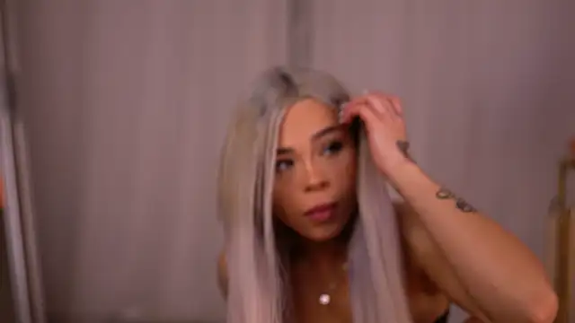 Snapshot of NickyBenz chatting on 10/23/25, 05:55 NickyBenz online show from 10/23/25, 05:55