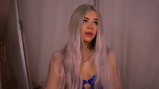 Snapshot of NickyBenz chatting on 10/24/25, 05:53 NickyBenz online show from 10/24/25, 05:53