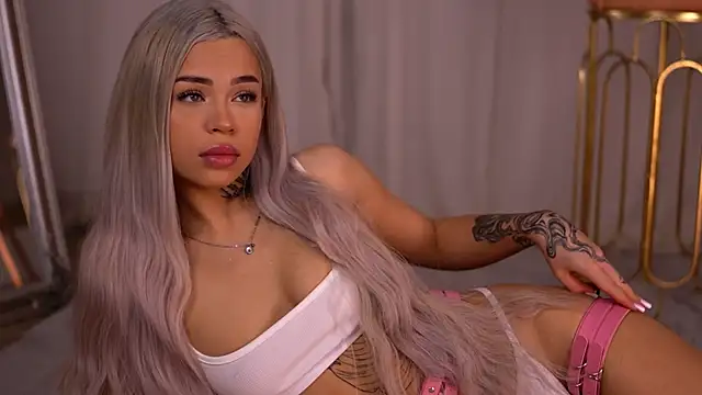 Snapshot of NickyBenz chatting on 10/25/25, 06:02 NickyBenz online show from 10/25/25, 06:02