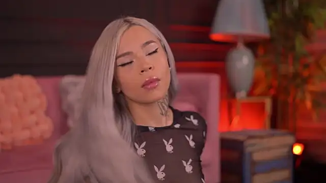 Snapshot of NickyBenz chatting on 11/08/25, 07:01 NickyBenz online show from 11/08/25, 07:01